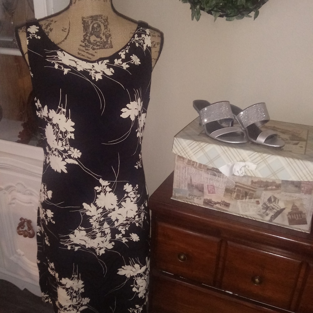 Black and White Sleeveless Dress by Olive
